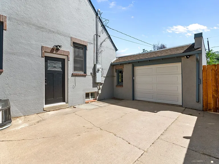 654 S Bryant St — Photo 4