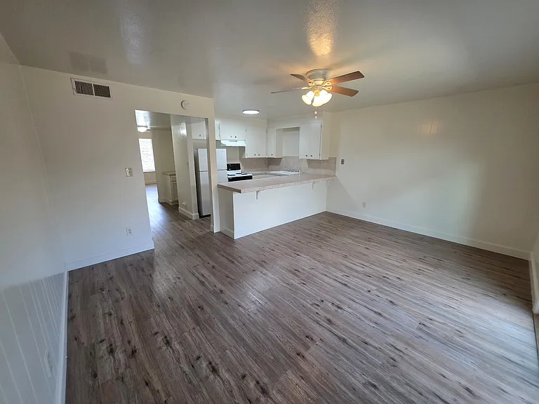 200 W Turner Rd #1 — Photo 8