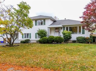 16 Caren Dr, Rochester, NY 14622