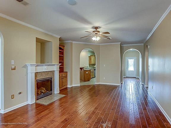 4th image of 4330 Genevieve Dr