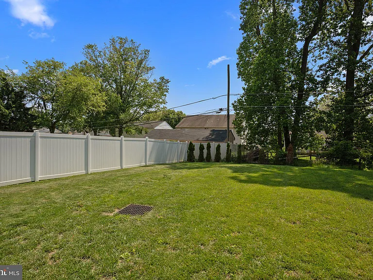 513 Arbutus Ave #A — Photo 26