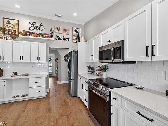 4th image of 3405 SE 10th Pl