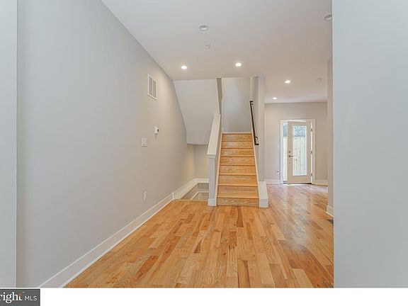 3rd image of 1348 N Hancock St
