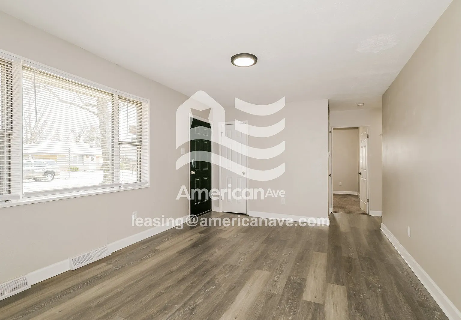 3 bed, 1.0 bath, 1002 sqft, $1,147 — Photo 3