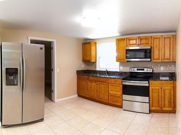 5th image of 3824 Beechwood Blvd