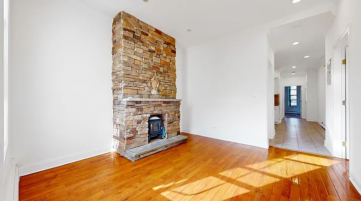 Living room, photo 1