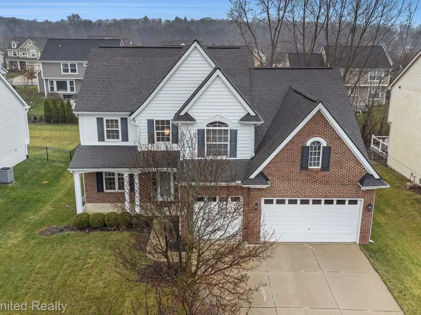 1304 Yosemite Valley Dr, Milford, MI 48381