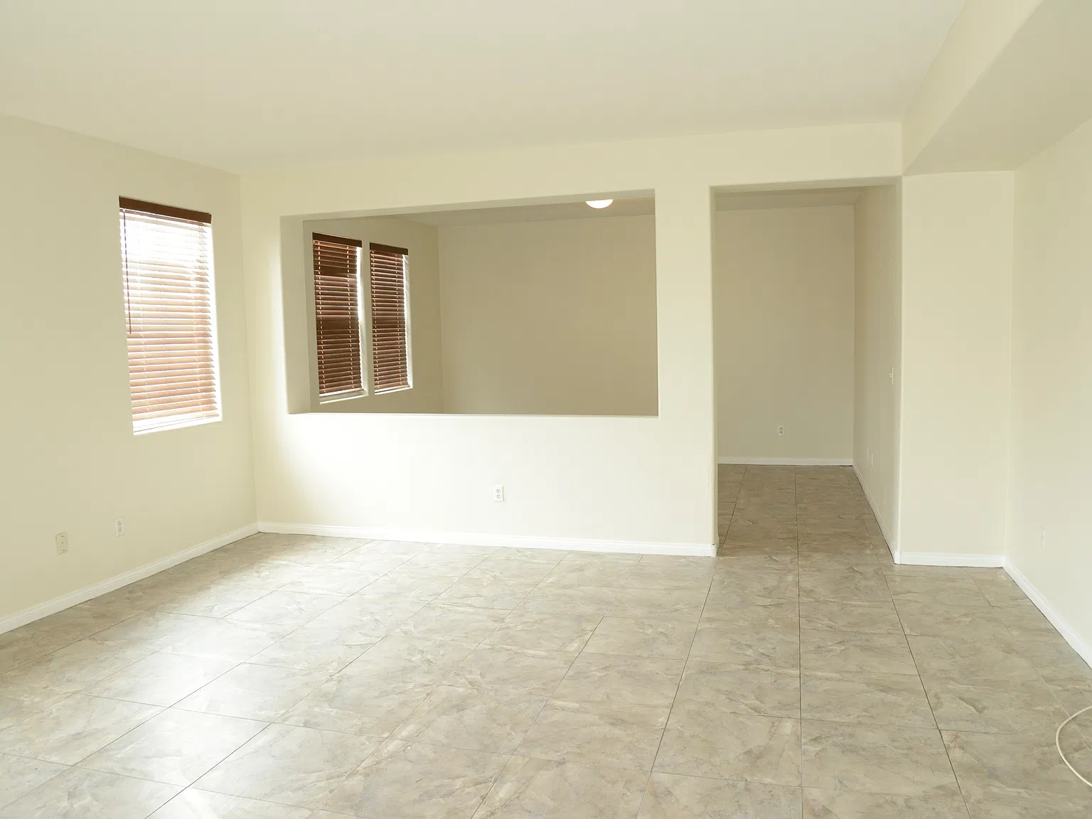 5 bed, 3720 sqft, $3,200 — Photo 2