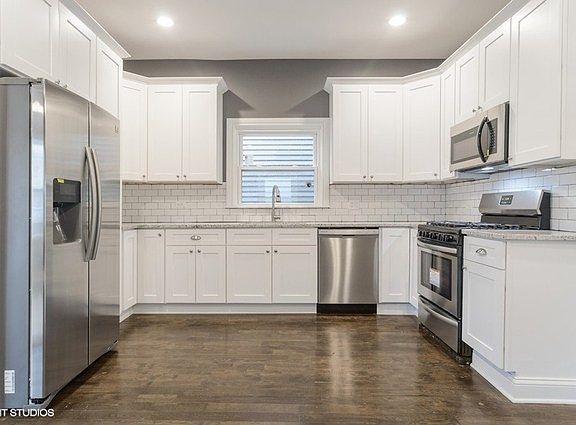 5th image of 2217 N Lawndale Ave