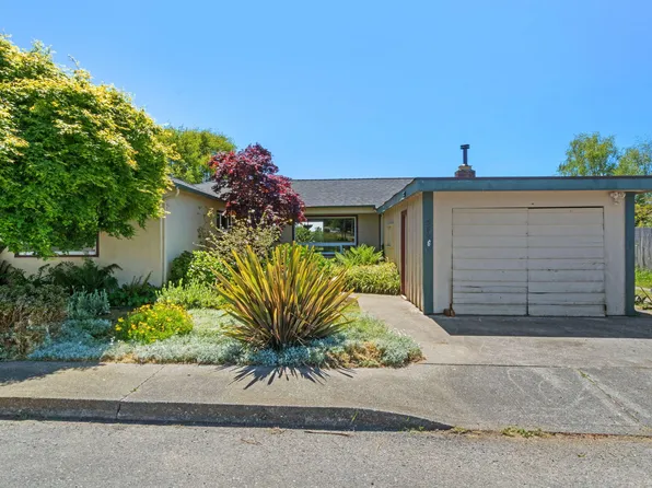 560 Park St, Loleta, CA 95551