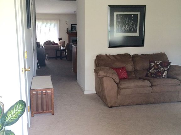 Front room/dining room