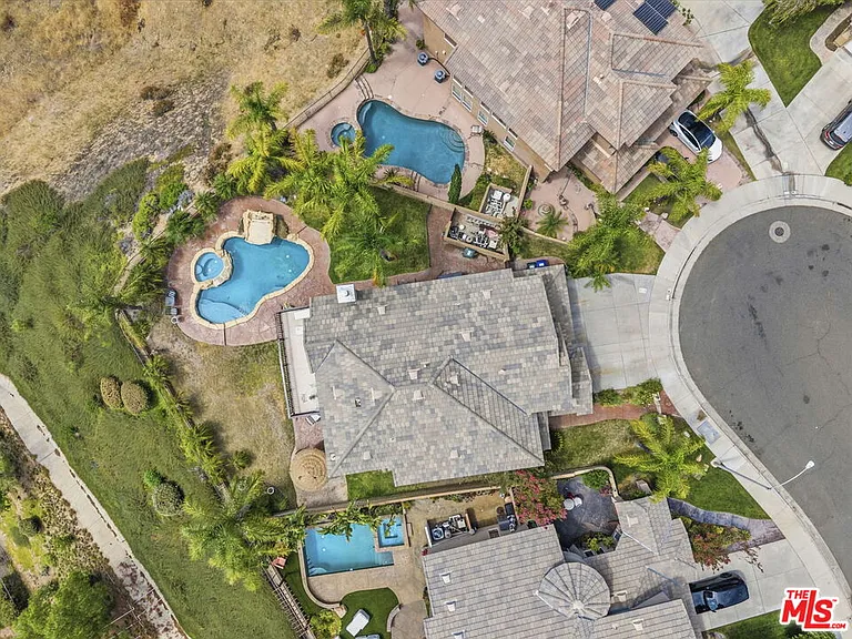28760 Bridger Ct — Photo 2