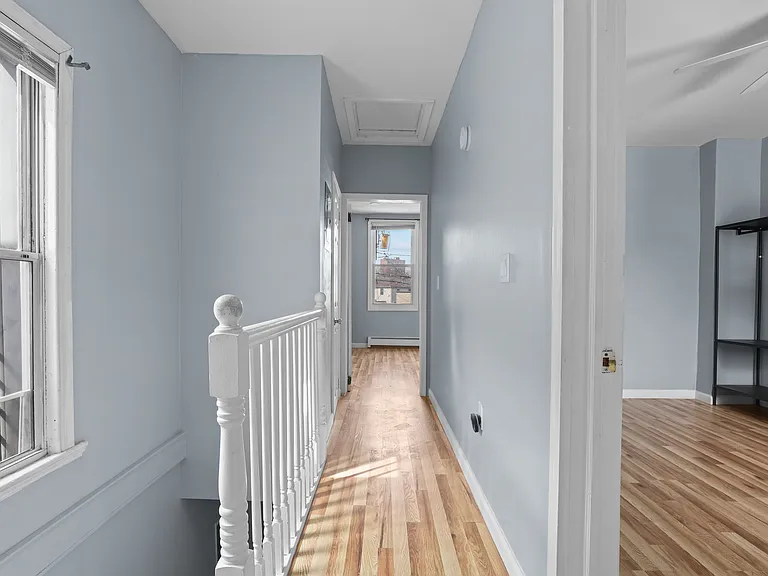 16 Hinsdale Pl — Photo 8