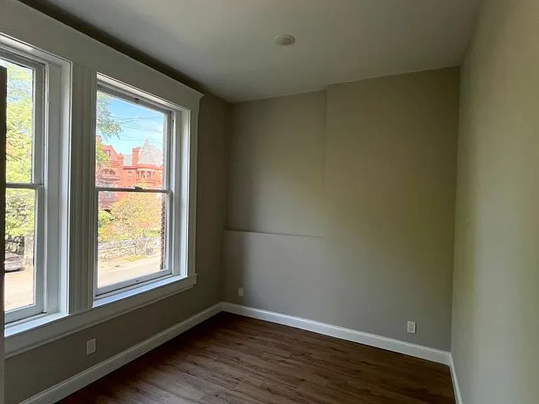 1337 S 4th St — Photo 24