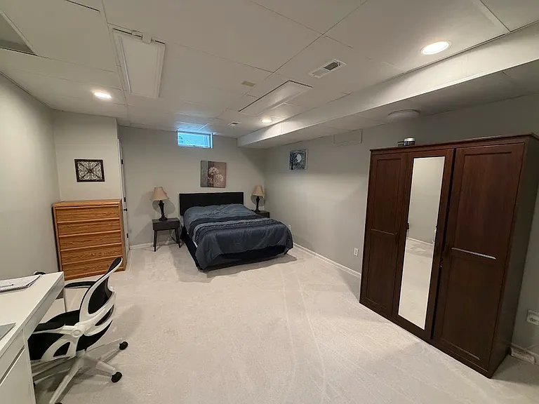 Large room in basement (can be used as office, guest bedroom, recreation room)