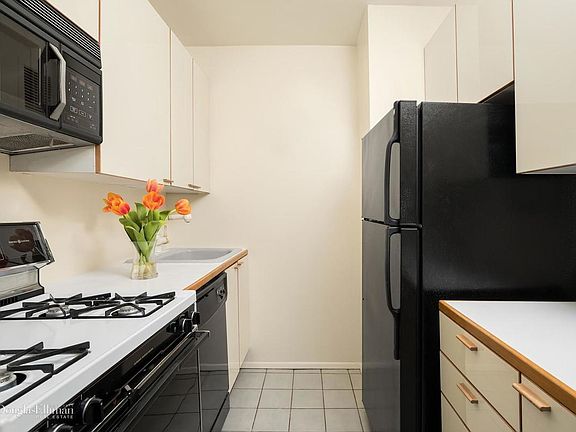 3rd image of 2021 Broadway #12G