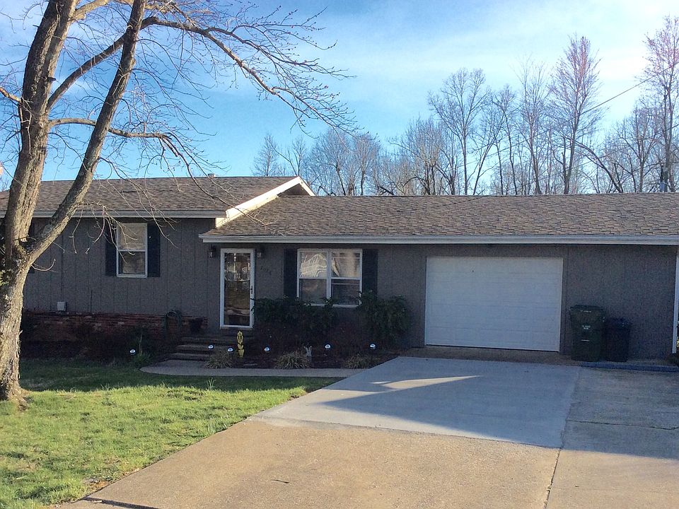 1st image of 2028 Fernwood Dr