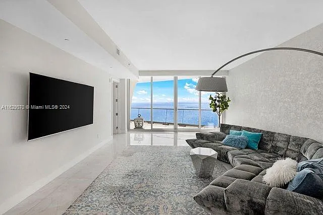Building Photo - 16901 Collins Ave #2803