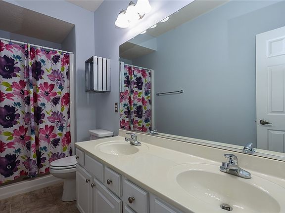 5th image of 350 SE Booth Ave