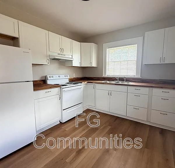 212 Main Ave E — Photo 10
