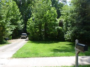 901 Cranbrook Rd, Raleigh, NC 27609