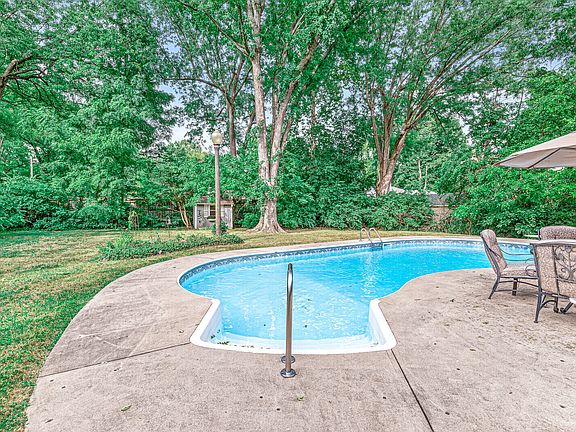 4th image of 1020 Greenway Dr