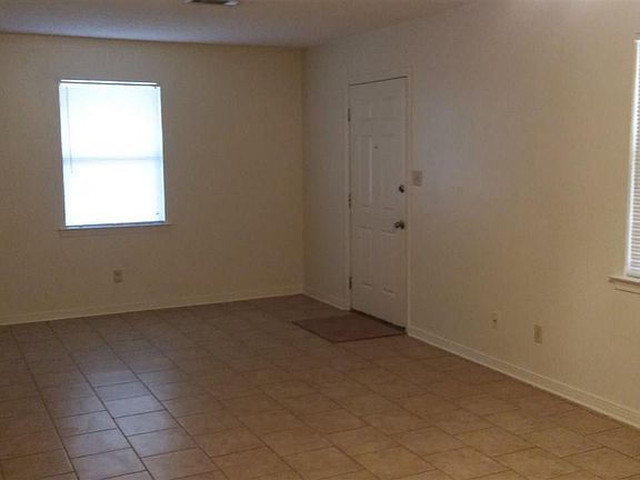 3rd image of 1355 Pinnacle Dr APT A