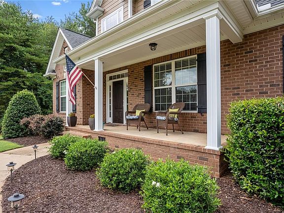 2nd image of 128 Creekwalk Dr