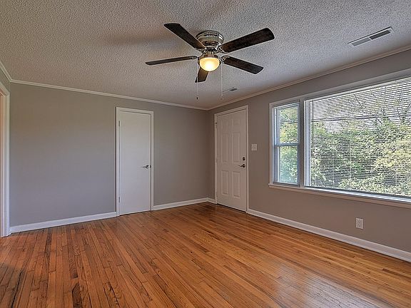 2nd image of 2503 Weaver Pike