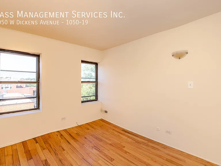 1050 W Dickens Ave #19 — Photo 14