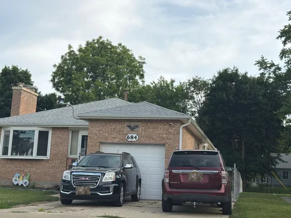 684 Jefferson Ave, Elgin, IL 60120