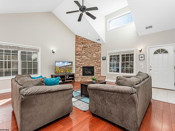 2nd image of 3 Turtle Creek Dr