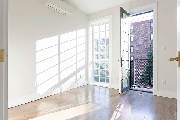 Rented by Evergreen Apartments BK | media 22