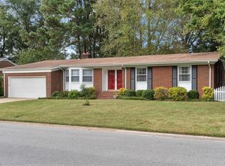 111 McCosh Dr, Chesapeake, VA 23320
