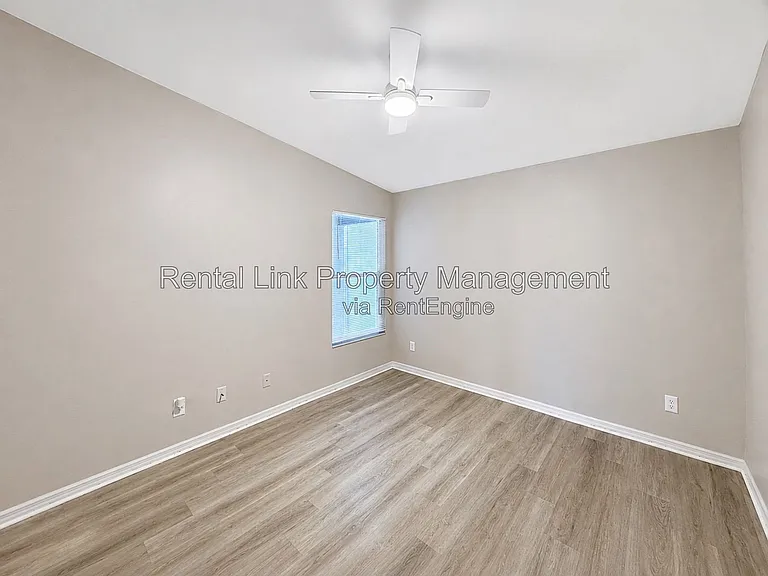 320 SW 3rd Pl #4 — Photo 19
