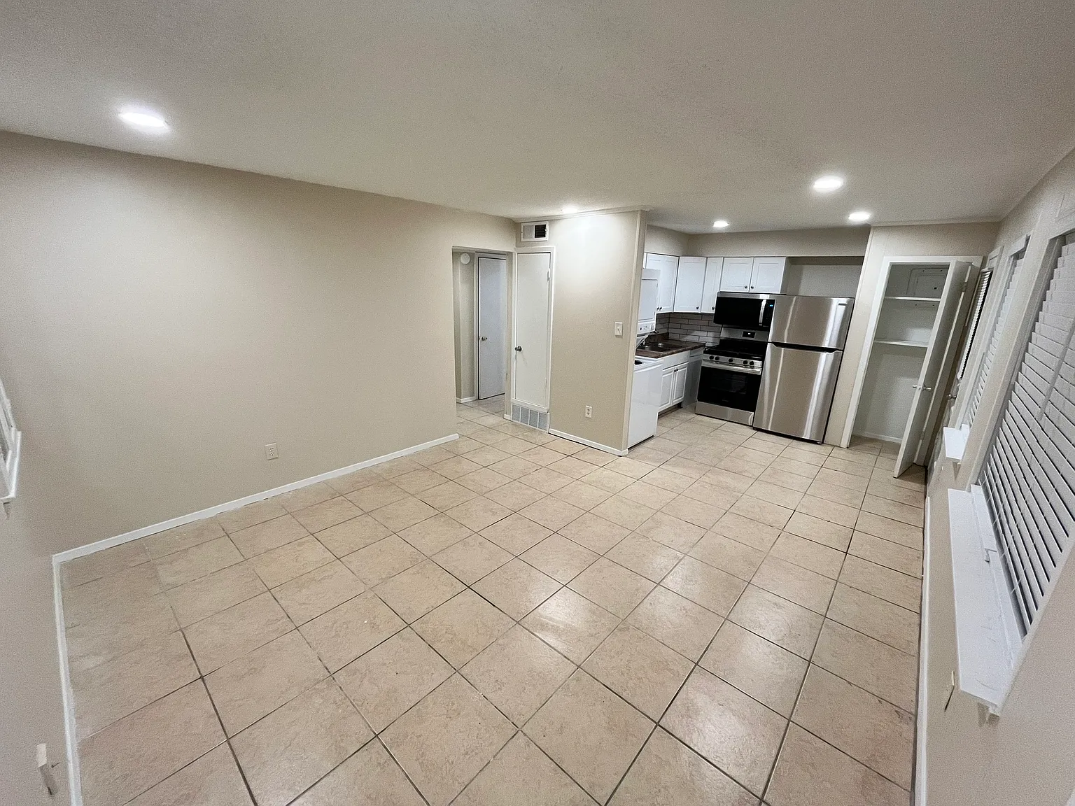 2 bed, $1,095 — Photo 1
