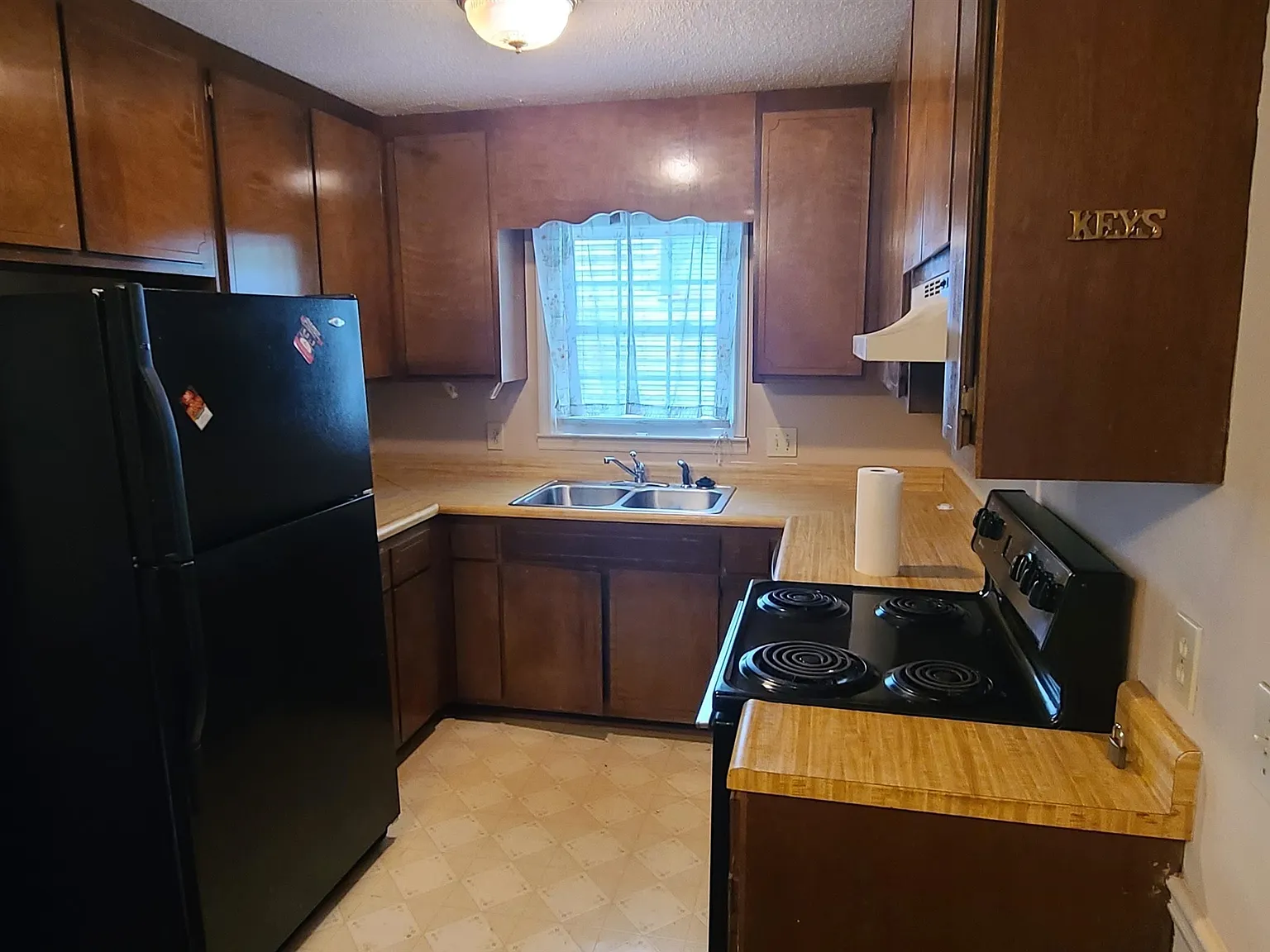 2 bed, 1.5 bath, 1108 sqft, $1,000 — Photo 2