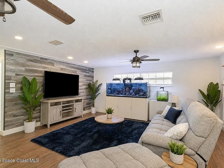 2130 S Patrick Dr — Photo 6