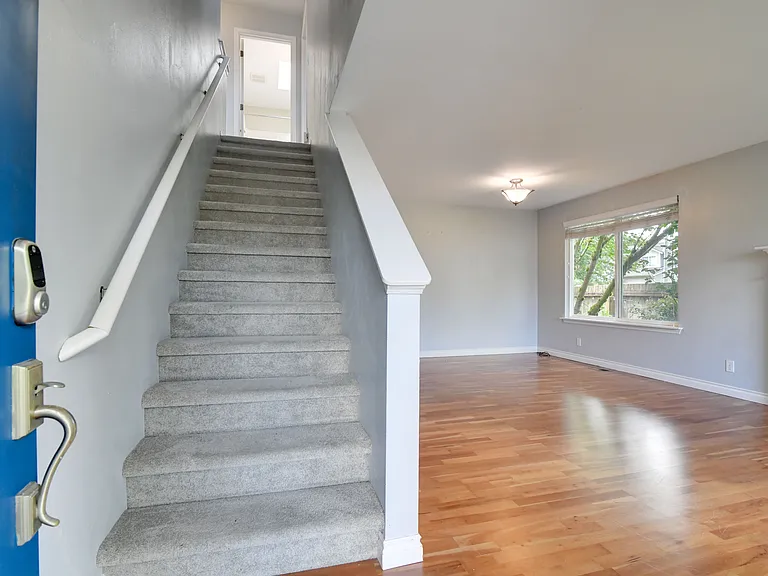 16920 Tulip Ln — Photo 2