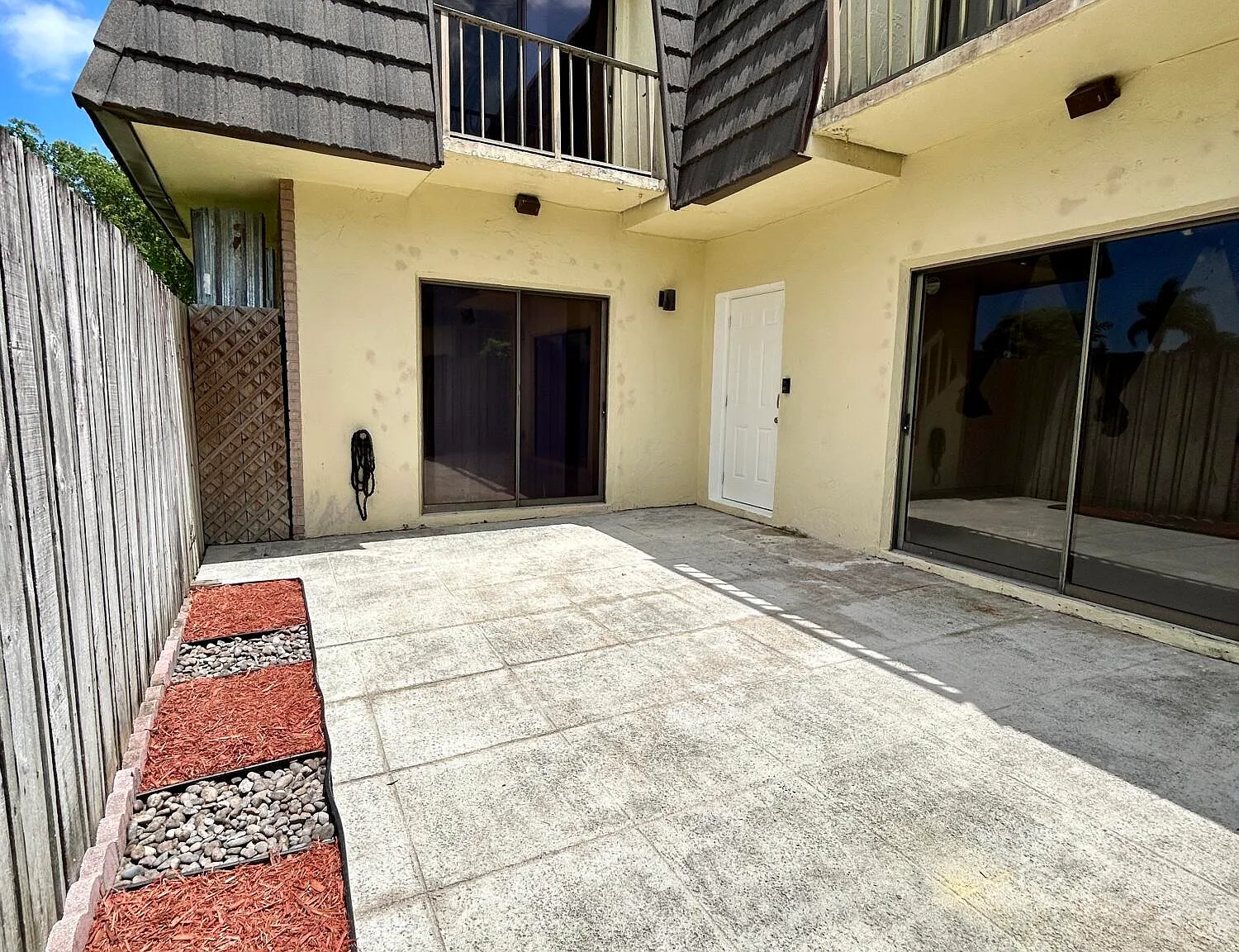 2 bed, 1.5 bath, 1272 sqft, $2,250 — Photo 1