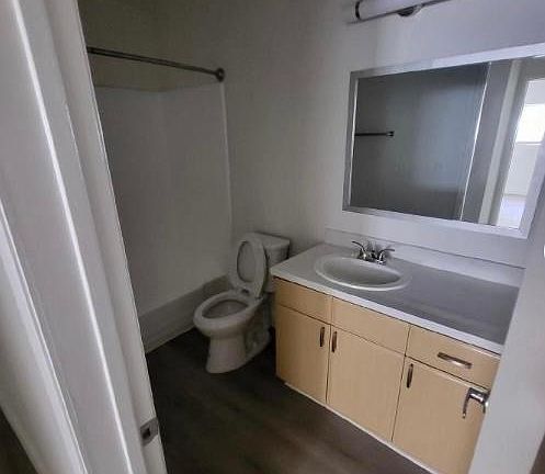 4th image of 4949 Tyrone Ave #11B