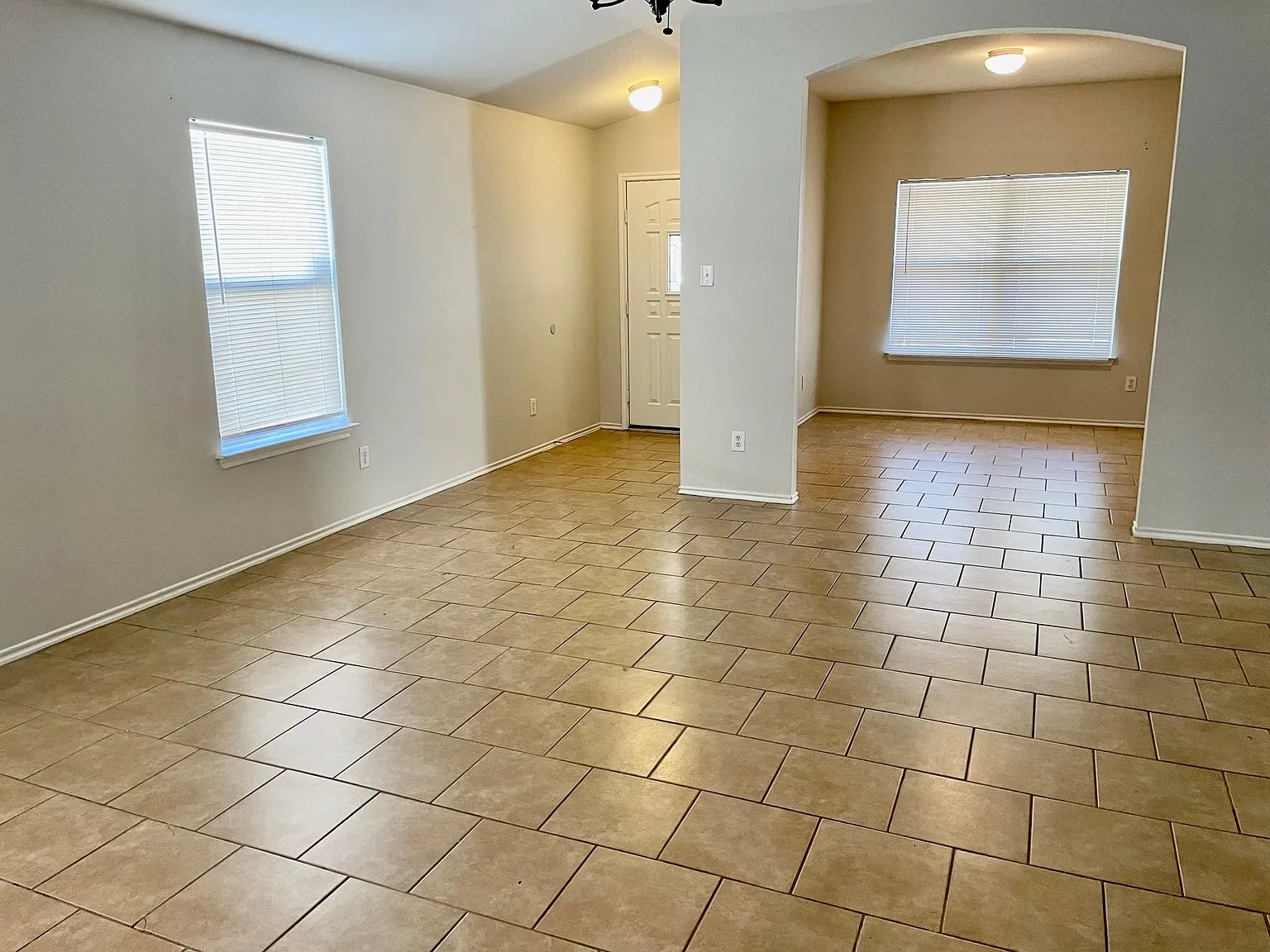 3 bed, 2.0 bath, 1611 sqft, $1,895 — Photo 4