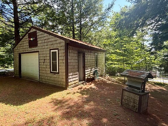 4th image of 327 Sandy River Road