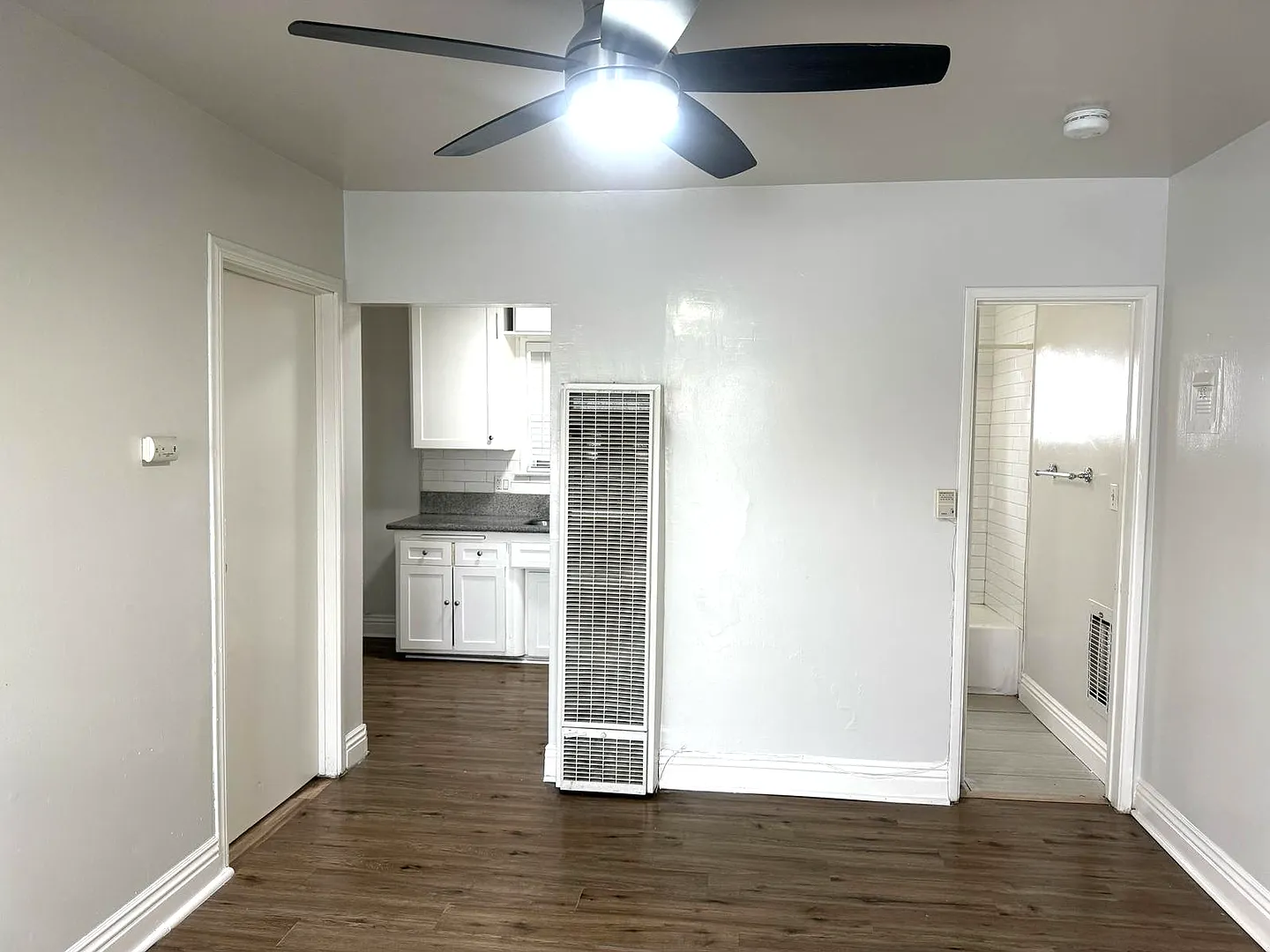 2111 W. Florence Avenue — Photo 2