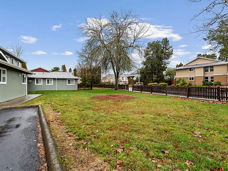 17354 SW Merlo Rd — Photo 30