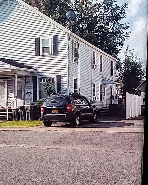 1st image of 216 E Thomas St