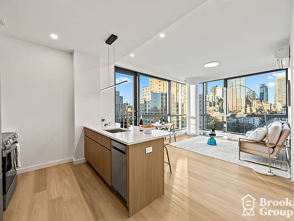 3rd image of 556 Baltic St #402