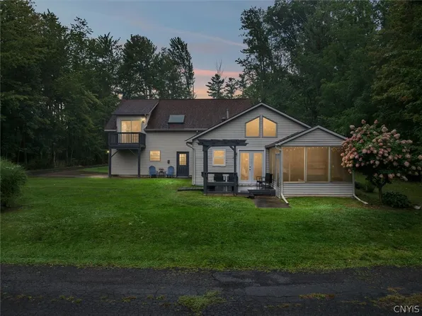 29 Fawn Rd, Bernhards Bay, NY 13028