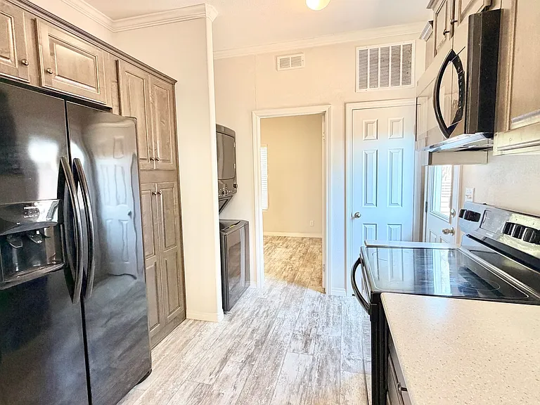 1727 S Hill Ave — Photo 7