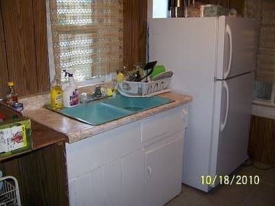 3rd image of 1015 Park Lake Dr